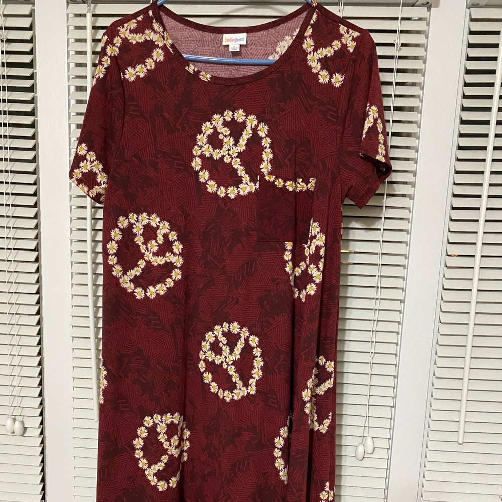 Brand NWOT LulaRoe peace sign Carly
